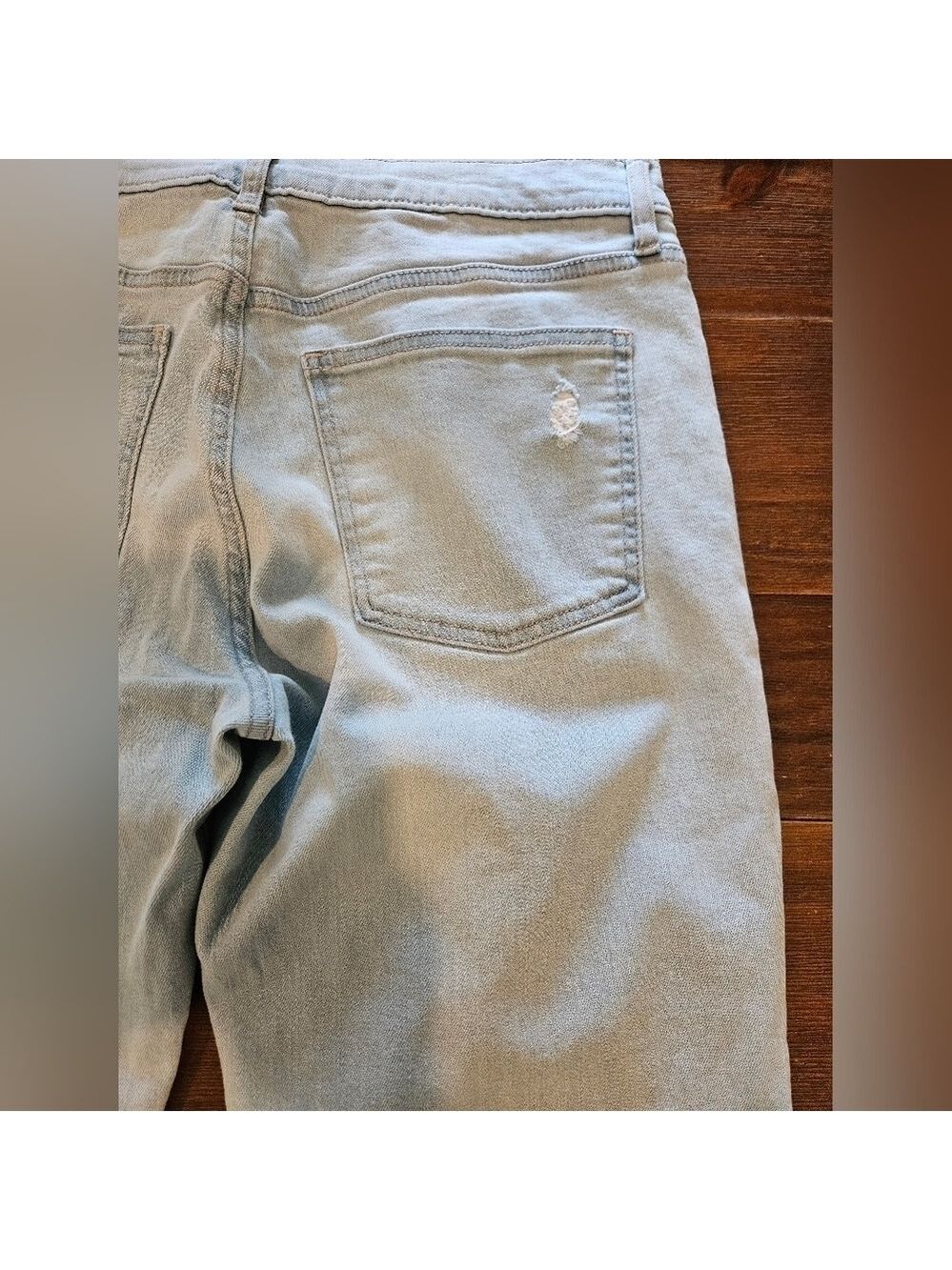 GAP WOMEN'S GIRLFRIEND MID-RISE LIGHT WASH DISTRESSED DENIM JEANS SIZE 29 - Picture 8 of 11